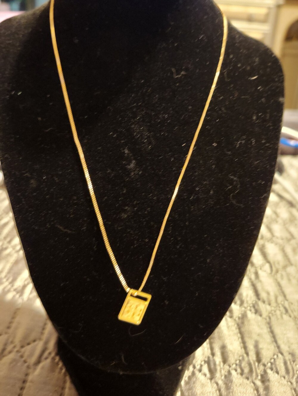NEW TORY BURCH Gold Pendant Elegant Women's Jewelry